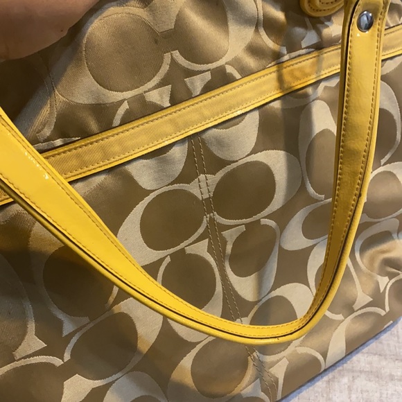 Coach purse - Picture 3 of 4